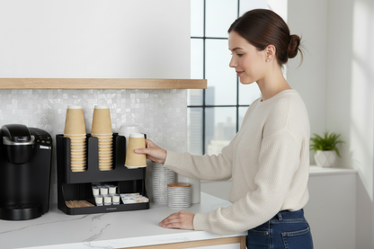 Organisateur café - femme avec gobelet papier